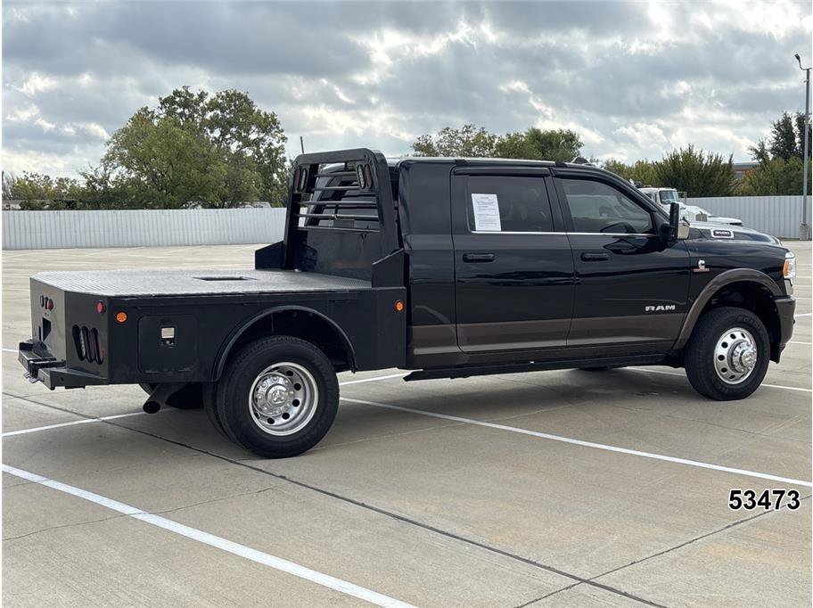 Used 2024 RAM 3500 Limited w/ Towing Technology Group AWD/4WD image 2