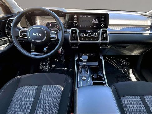 Certified 2022 Kia Sorento LX FWD image 7