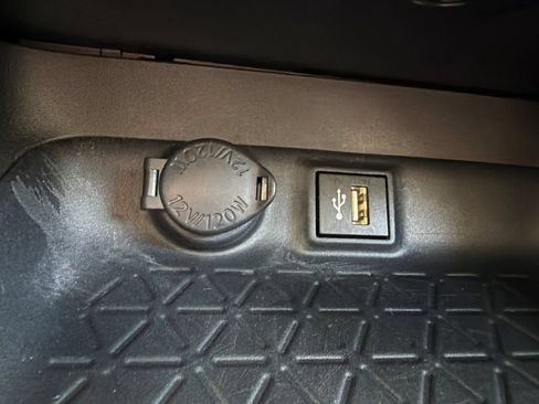 Used 2025 Toyota RAV4 LE AWD/4WD image 30