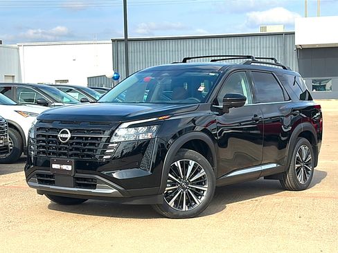 New 2026 Nissan Pathfinder Platinum image 2