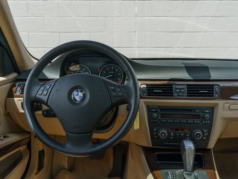 Used 2010 BMW 328i xDrive Sedan AWD/4WD image 22