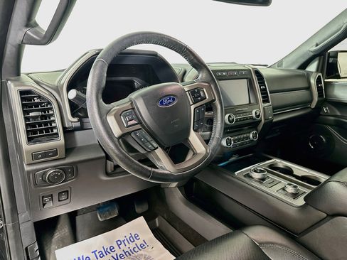 Used 2018 Ford Expedition XLT w/ Equipment Group 202A AWD/4WD image 9