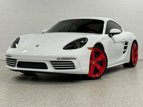 Used 2025 Porsche 718 Cayman RWD image 2