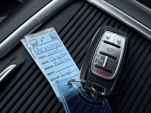 Used 2023 Chrysler Pacifica Touring-L FWD image 42