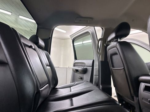 Used 2011 Chevrolet Silverado 2500 LT w/ Interior Plus Package AWD/4WD image 25