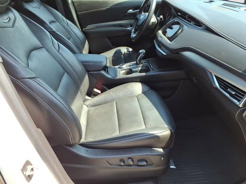 Used 2019 Cadillac XT4 Premium Luxury w/ Driver Awareness Package AWD/4WD image 8