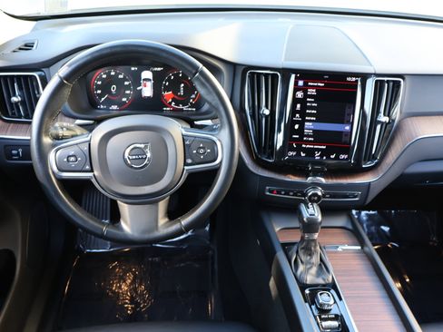 Used 2021 Volvo XC60 T5 Momentum w/ Protection Package Premier image 19