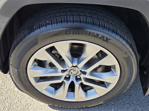 Used 2023 Toyota RAV4 XLE Premium image 15