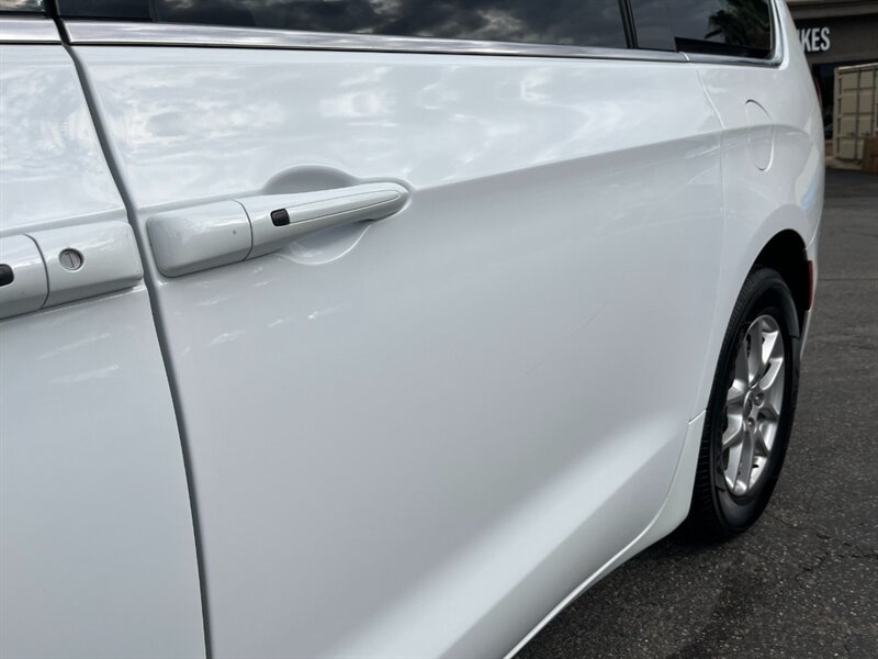 Used 2024 Chrysler Pacifica Touring-L FWD image 28