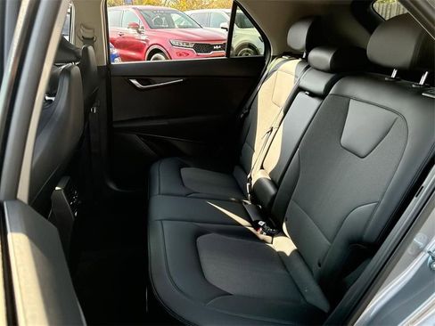 Certified 2025 Kia Niro EX image 33