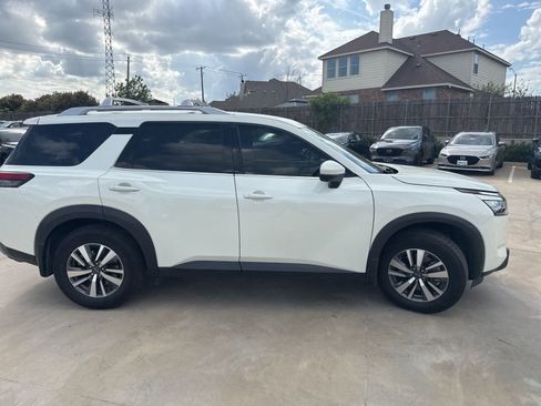 Used 2024 Nissan Pathfinder SL image 6