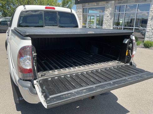 Used 2014 Toyota Tacoma 4x4 Double Cab w/ SR5 Package image 31