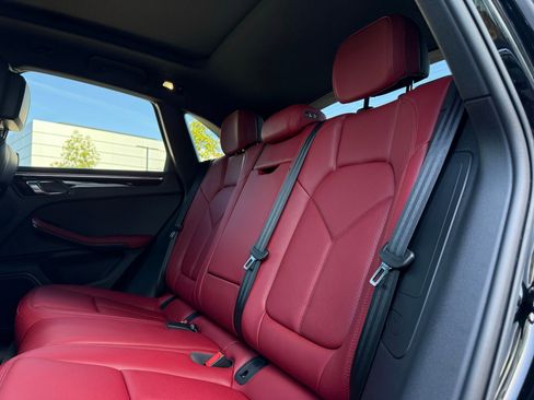 Certified 2025 Porsche Macan image 29