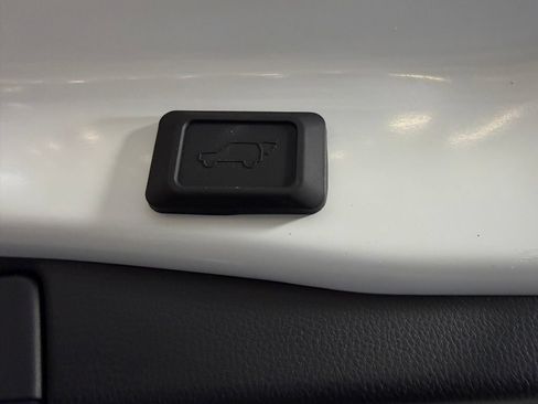 Used 2025 Toyota RAV4 SE AWD/4WD image 28