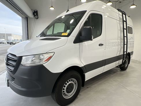 Used 2022 Mercedes-Benz Sprinter 144 Cargo image 4