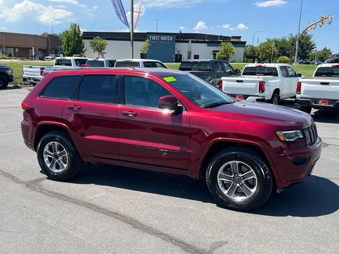 Used 2022 Jeep Grand Cherokee Laredo X AWD/4WD image 6