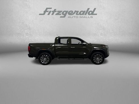 Used 2025 GMC Canyon Denali image 8