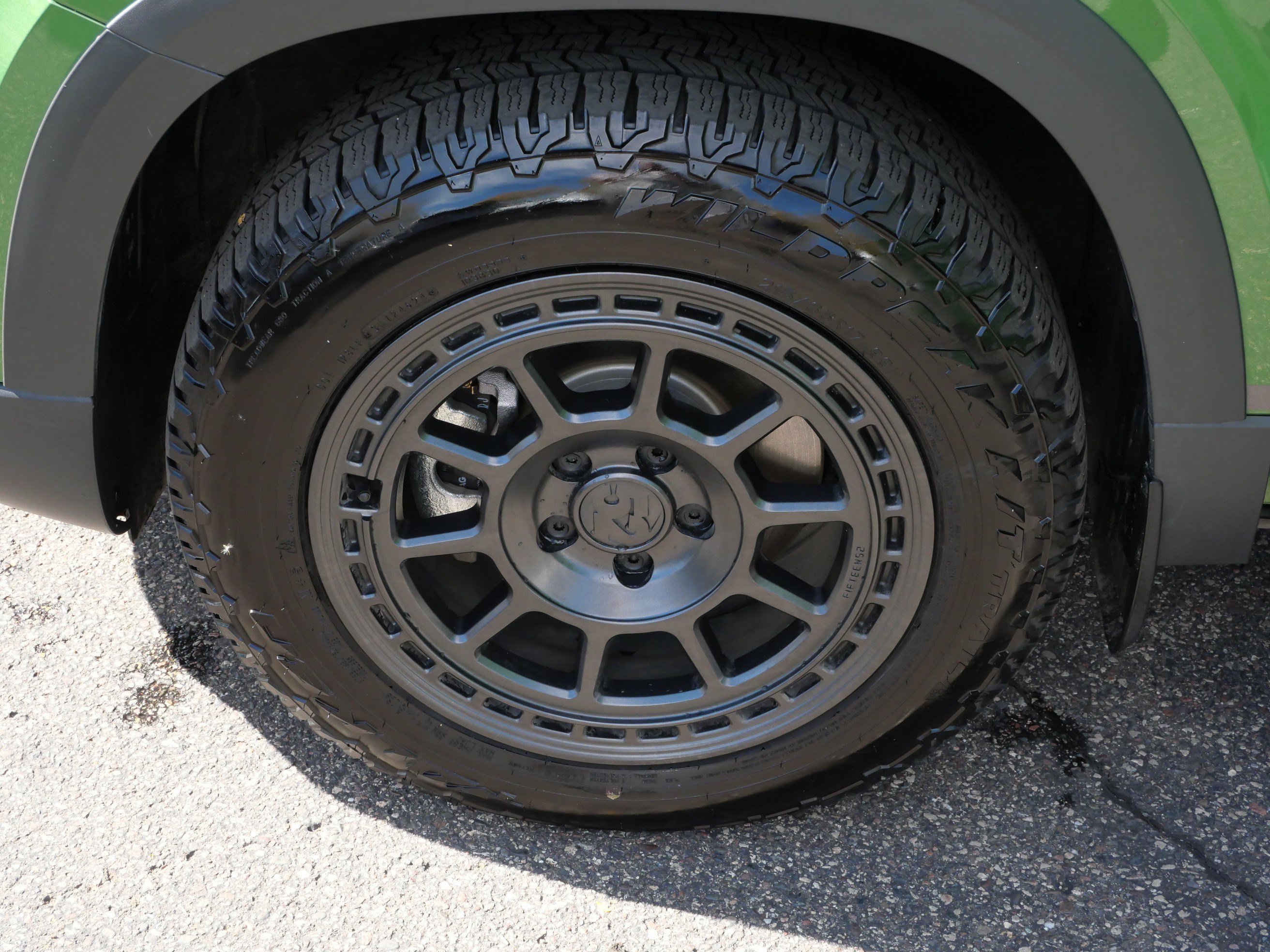 Certified 2025 Volkswagen Taos SE AWD/4WD image 15