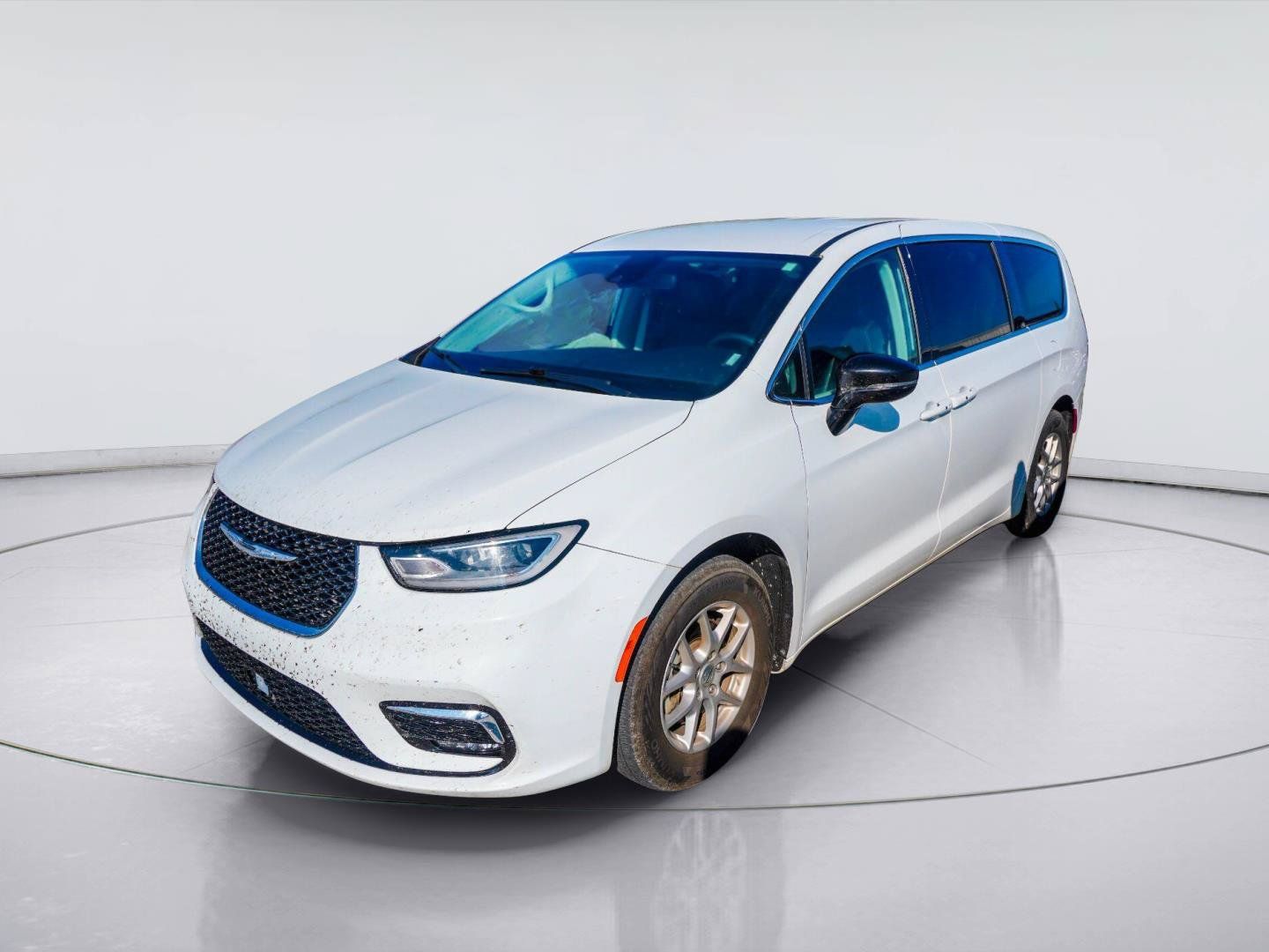 Used 2024 Chrysler Pacifica Touring-L FWD image 1