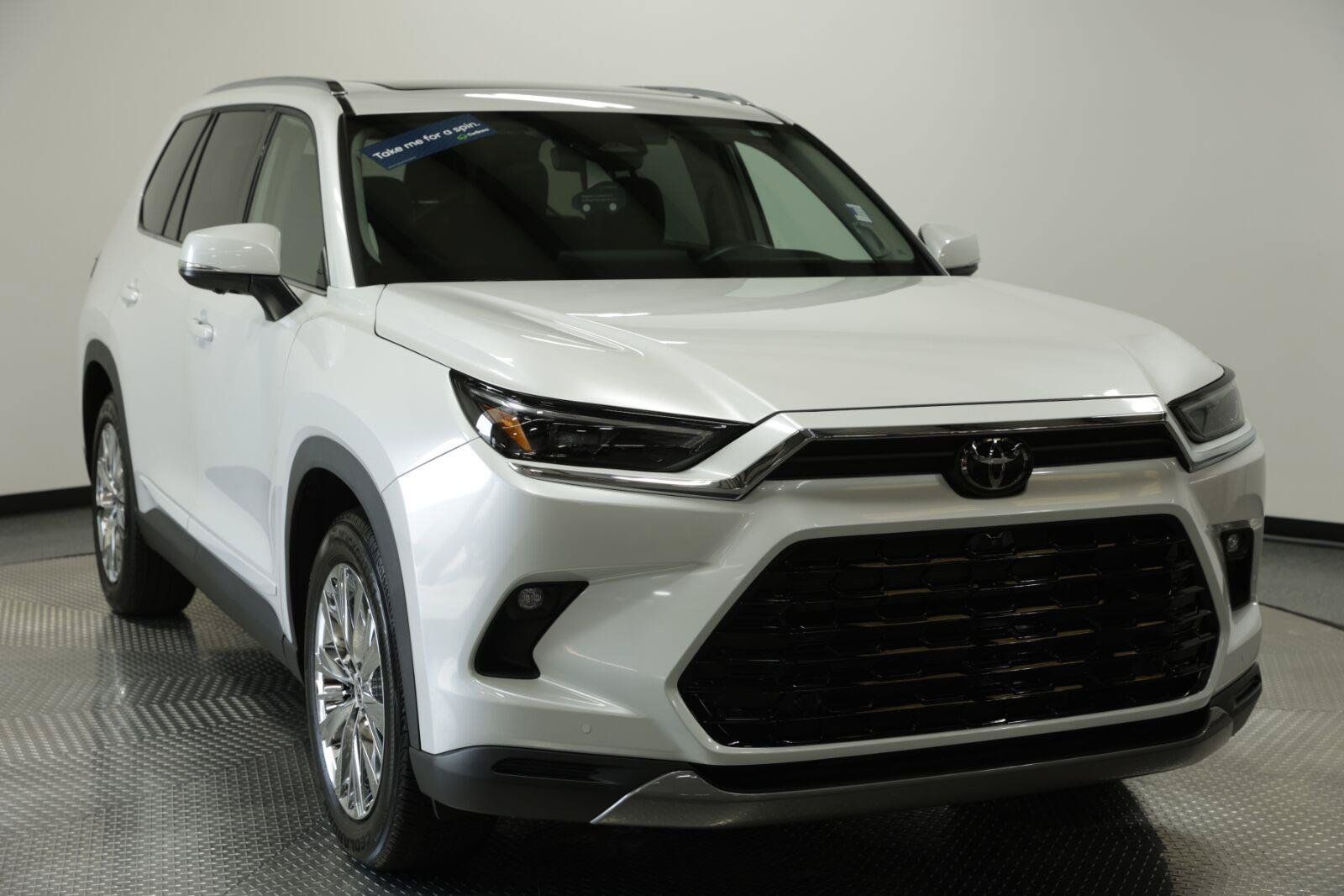 Used 2025 Toyota Grand Highlander AWD image 2