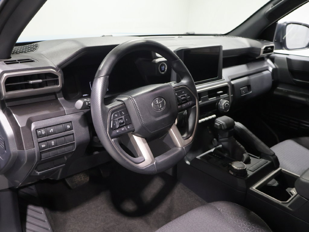 Used 2025 Toyota 4Runner SR5 AWD/4WD image 23