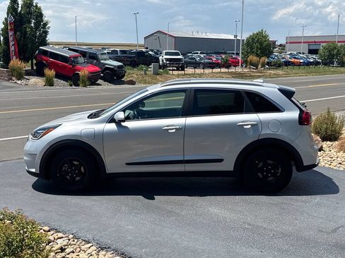 Used 2019 Kia Niro EX Premium w/ Sunroof Package FWD image 42