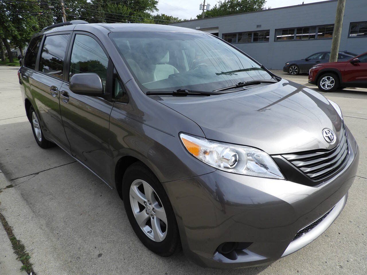 Used 2017 Toyota Sienna LE FWD image 10