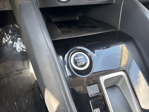 Used 2025 Nissan Versa SV image 19