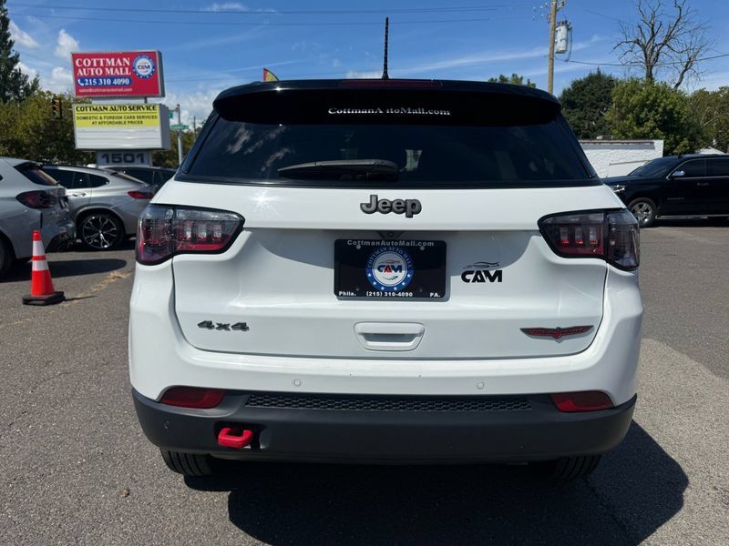 Used 2025 Jeep Compass Trailhawk AWD/4WD image 4