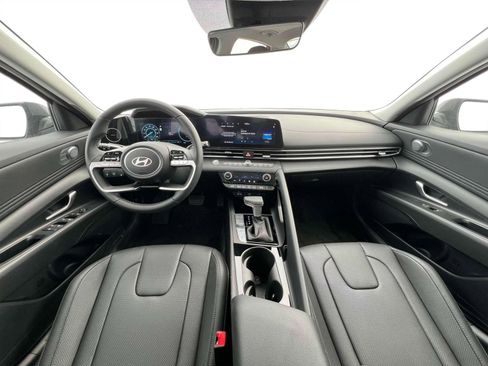 New 2025 Hyundai Elantra Limited image 16