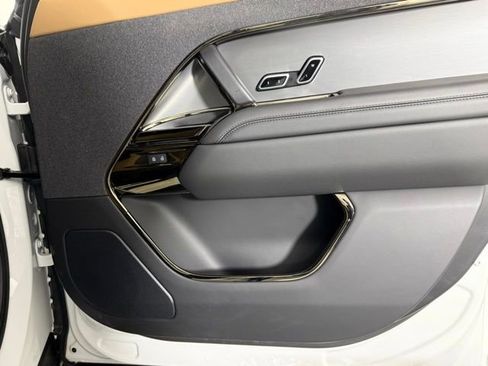 Used 2025 Land Rover Range Rover Sport Dynamic SE image 31