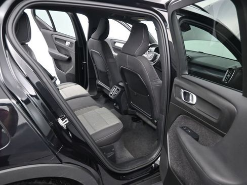 Used 2024 Volvo XC40 B5 Core AWD/4WD image 16
