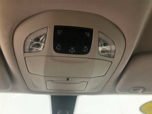 Used 2017 Chrysler Pacifica Touring FWD image 14