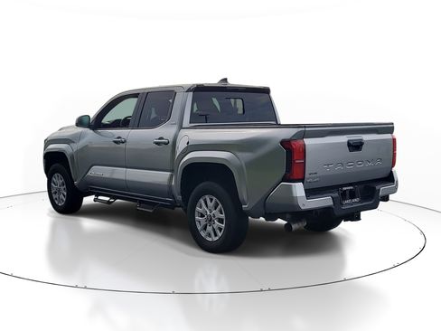 Used 2024 Toyota Tacoma SR5 w/ SR5 Upgrade Package AWD/4WD image 5