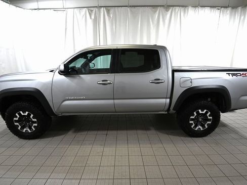 Used 2020 Toyota Tacoma TRD Off-Road image 9