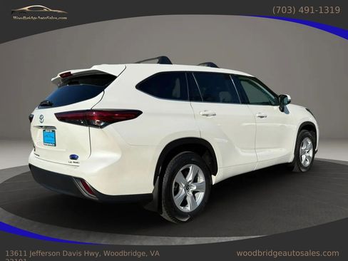 Used 2021 Toyota Highlander LE image 4