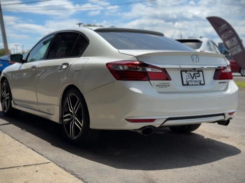 Used 2017 Honda Accord Sport image 4