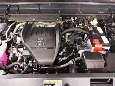 Used 2024 Toyota Highlander Limited FWD image 20