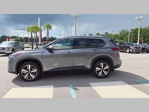 Used 2025 Nissan Rogue SL w/ Tech Package FWD image 25