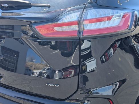 Used 2023 Ford Edge SEL w/ Convenience Package image 4