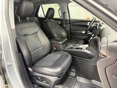 Used 2021 Ford Explorer Limited w/ Equipment Group 301A image 26