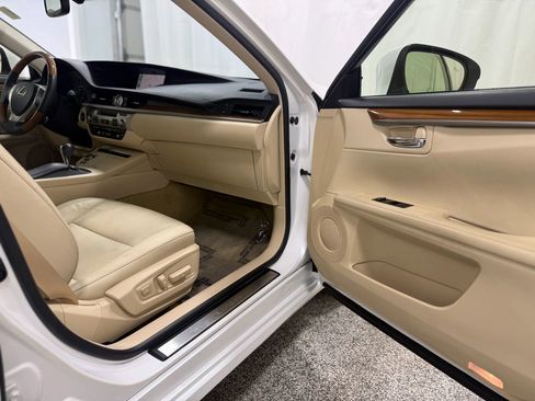 Used 2014 Lexus ES 300h ES 300h Sedan 4D image 26