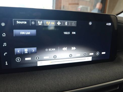 Used 2025 Nissan Kicks SV AWD/4WD image 35