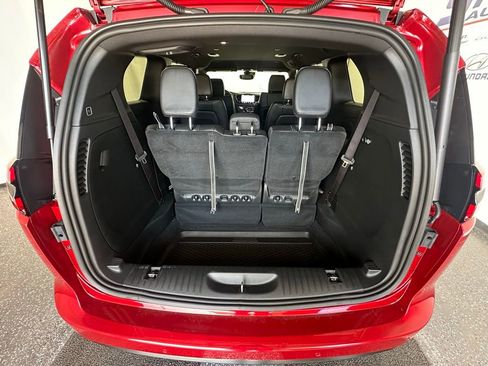 New 2025 Chrysler Pacifica Select w/ Fav Edition Package image 8