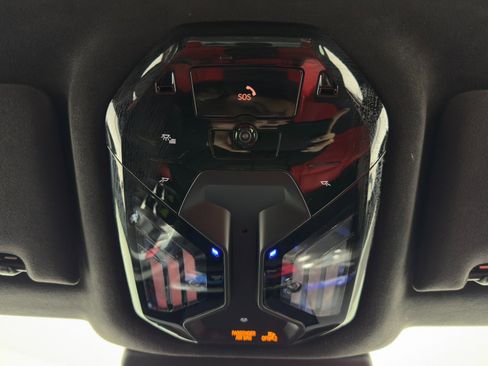 Used 2025 BMW M5 w/ Carbon Package image 36