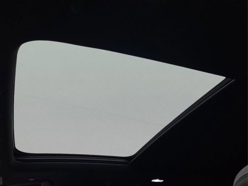 Used 2024 Chevrolet Traverse LT image 19