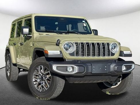 Used 2026 Jeep Wrangler Unlimited Sahara AWD/4WD image 2