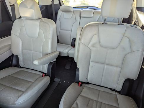 Certified 2022 Kia Telluride EX w/ EX Premium Package image 9