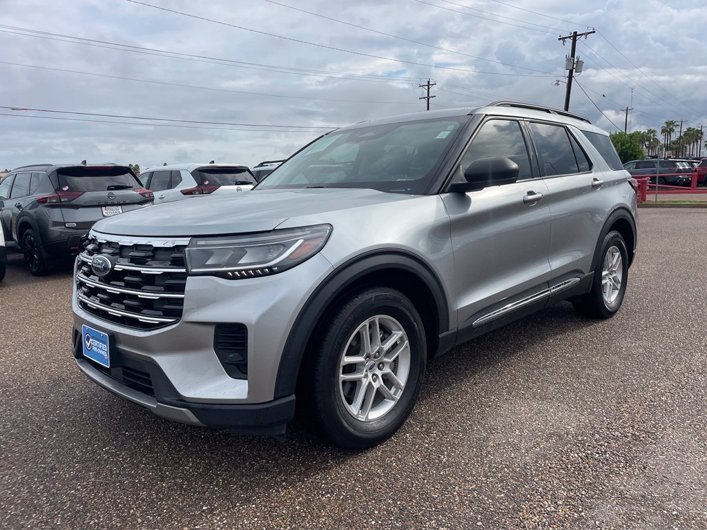 Used 2025 Ford Explorer Active RWD image 3