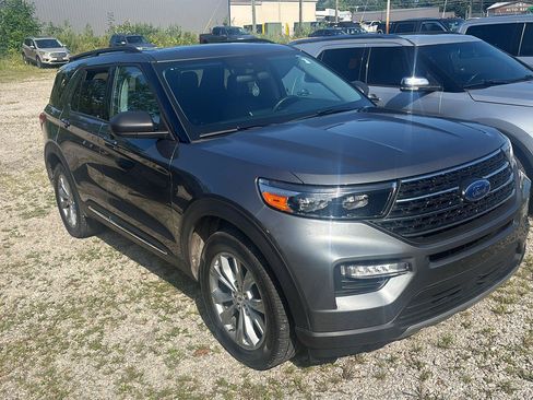 Used 2023 Ford Explorer XLT w/ Equipment Group 202A AWD/4WD image 3